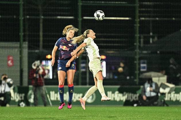 Soccer I Women I Season 2025 2026 I DFB Cup I RB Leipzig SV Werder Bremen I 16 11 2025 Duel in the air between Andrea Norheim 3, Rasenballsport Leipzig and Medina Desic 9, SV Werder Bremen Leipzig RB Training Center, Cottaweg 7 Saxony Germany Copyright: xLobeca InesxHähnelx