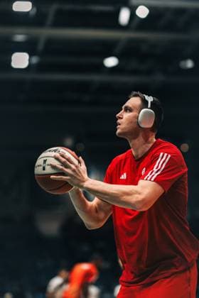 Johannes Voigtmann FC Bayern Basketball with ball, Vet Concept Gladiators Trier vs FC Bayern Basketball, Basketball, BBL Cup, quarter-finals, 2025 2026 season, 16 11 2025 Vet Concept Gladiators Trier vs FC Bayern Basketball, Basketball, BBL Cup, quarter-finals, 2025 2026 season, 16 11 2025 Copyright: xEibner-Pressefoto AlexanderxNeisx EP_ANS