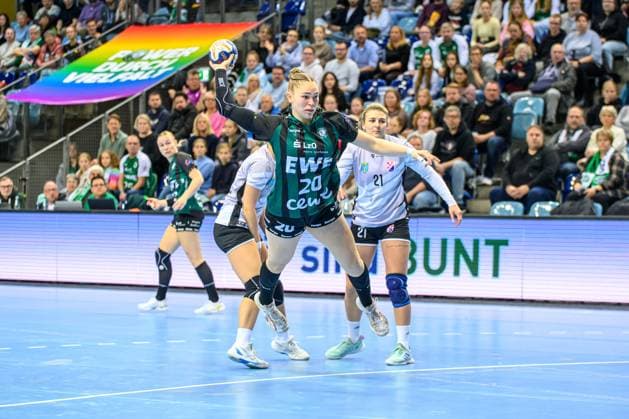Handball Women EHF European League Women Qualification Round 3 Season 2025 2026 HC Dalmatinka Ploce vs VfL Oldenburg 16 11 2025 Ariane Pfundstein 20, VfL Oldenburg in jump, throw