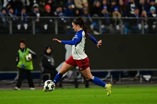 Soccer I Women I Season 2025 2026 I DFB Cup I Round of 16 I Hamburger SV Bayer 04 Leverkusen I 16 11 2025 Vildan Kardesler 7, Hamburger SV Hamburg Volksparkstadion Hamburg Germany Copyright: xLobeca FelixxSchlikisx