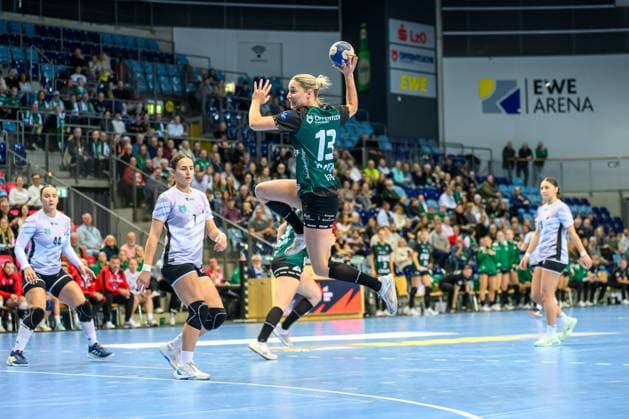 Handball Women EHF European League Women Qualification Round 3 Season 2025 2026 HC Dalmatinka Ploce vs VfL Oldenburg 16 11 2025 Jane Martens 13, VfL Oldenburg in Sorung, throw