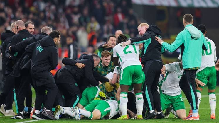 2026 FIFA World Cup, WM, Weltmeisterschaft, Fussball Qualifier Group F, Puskas ArÃ Ireland team celebrate Tory Parrott last minute goal to win the match 16 11 2025  Copyright: x INPHO RyanxByrnex RB1_5971