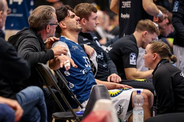 16 11 2025, Handball, HBL, Bergischer HC Rhein Neckar Löwen, Mitsubishi Electric HALLE Düsseldorf Eloy Morante Maldonado BHC 33 has to leave the pitch injured North Rhine-Westphalia Germany