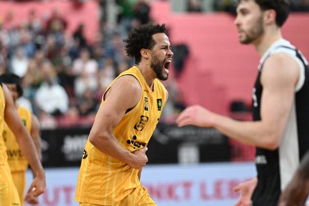 Miles Tention Tigers Tuebingen, 03 Jubel, Emotionen GER, Tigers Tuebingen vs Gartenzaun24 Baskets Paderborn, Basketball, Men, Pro A, 2 Barmer Basketball Bundesliga, Saison 2025 2026, 16 11 2025 GER, Tigers Tuebingen vs Gartenzaun24 Baskets Paderborn, Basketball, Men, Pro A, 2 Barmer Basketball Bundesliga, Saison 2025 2026, 16 11 2025 Tuebingen Copyright: xEibner-Pressefoto NicolasxWoernx EP_NWN
