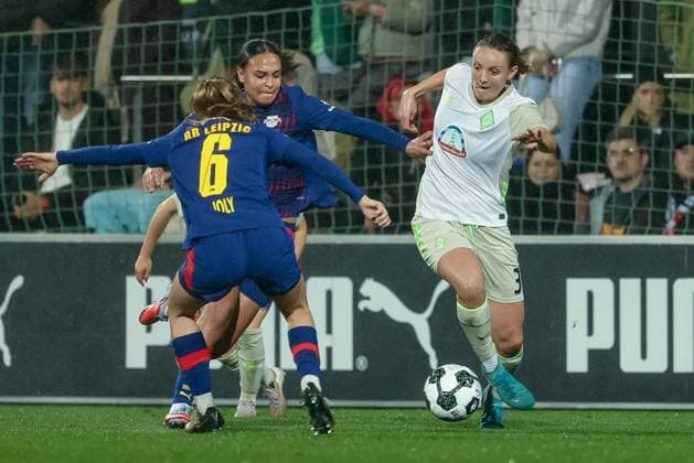 from left Lou Ann Joly RB Leipzig, 6 , Lisa Baum RB Leipzig, 11 and Verena Wieder SV Werder Bremen, 31 in a duel, dynamic, action, action, game scene, THE DFB REGULATIONS PROHIBIT ANY USE OF PHOTOGRAPHS AS IMAGE SEQUENCES AND OR QUASI VIDEO , 16 11 2025, Leipzig Germany , Football, DFB Pokal Women, RB Leipzig SV Werder Bremen xobx