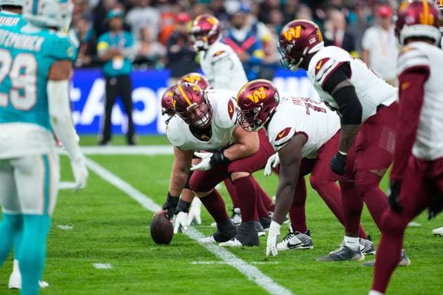 November 16, 2025, Madrid, Madrid, Spain: Tyler Biadasz of the Washington Commanders in action during the National Football League NFL, American Football Herren, USA 2025 Madrid Game, match played between Miami Dolphins and Washington Commanders at Bernabeu stadium on November 16, 2025, in Madrid, Spain. Madrid Spain - ZUMAa181 20251116_zaa_a181_046 Copyright: xOscarxJ.xBarrosox