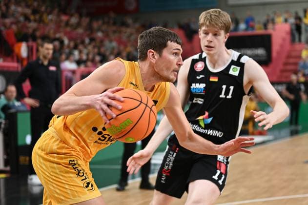 Till Joenke Tigers Tuebingen, 26 vs Karl Buehner Paderborn Baskets, 11 GER, Tigers Tuebingen vs Gartenzaun24 Baskets Paderborn, Basketball, Men, Pro A, 2 Barmer Basketball Bundesliga, Season 2025 2026, 16 11 2025 GER, Tigers Tuebingen vs Gartenzaun24 Baskets Paderborn, Basketball, Men, Pro A, 2 Barmer Basketball Bundesliga, Season 2025 2026, 16 11 2025 Tuebingen Copyright: xEibner-Pressefoto NicolasxWoernx EP_NWN