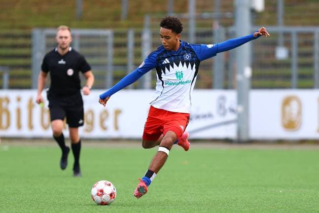 21 Arnaud Astel Riedel Hamburger SV U21 Fußball I Herren I Regionalliga Nord I Saison 2025 2026 I 19 Spieltag I Hamburger SV U21 HSC Hannover I 16 11 2025 I Stadion Hoheluft