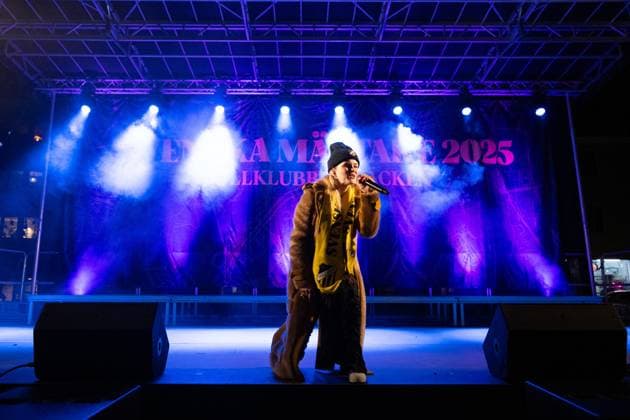 251116 Artist Ida Redig during Häckens gold celebration after the Swedish Championship gold in Damallsvenskan on November 16, 2025 in Gothenburg  Copyright: MATHIASxBERGELD BB251116MB067