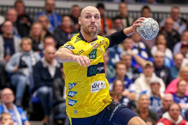 16 11 2025, Handball, HBL, Bergischer HC Rhein Neckar Löwen, Mitsubishi Electric HALLE Düsseldorf Lukas Sandell Rhein Neckar Löwen 11 throws on goal North Rhine-Westphalia Germany