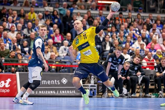 16 11 2025, Handball, HBL, Bergischer HC Rhein Neckar Löwen, Mitsubishi Electric HALLE Düsseldorf Lukas Sandell Rhein Neckar Löwen 11 throws on goal North Rhine-Westphalia Germany