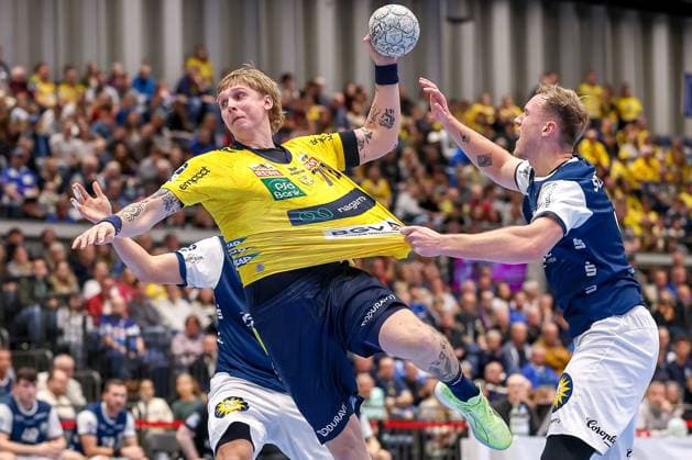 16 11 2025, Handball, HBL, Bergischer HC Rhein Neckar Löwen, Mitsubishi Electric HALLE Düsseldorf Edwin Aspenback Rhein Neckar Löwen 78 throws the ball at the goal North Rhine-Westphalia Germany