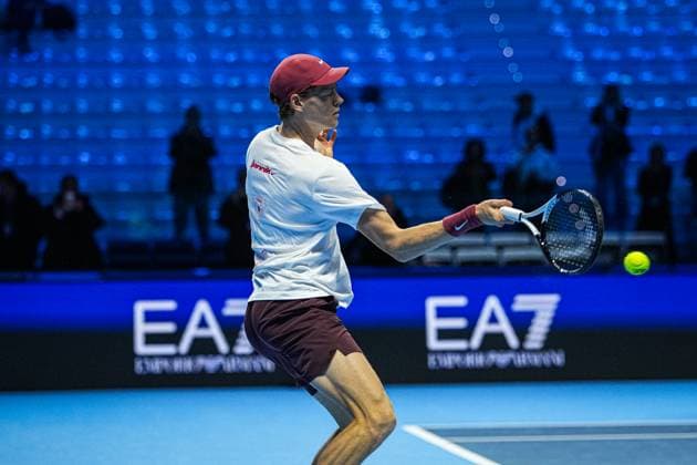 Nitto ATP, Tennis Herren Finals 2025 - Day 8 Jannik Sinner of Italy practices before playing in the Men s Singles Round match against Carlos Alcaraz of Spain during day eight and final of the Nitto ATP Finals 2025 at Inalpi Arena in Turin, Italy, on November 16, 2025. Turin Turin Italy  Copyright: xMiguelxReisx originalFilename:reis-notitle251116_nprNI.jpg