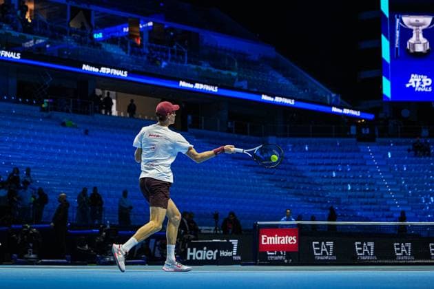 Nitto ATP, Tennis Herren Finals 2025 - Day 8 Jannik Sinner of Italy practices before playing in the Men s Singles Round match against Carlos Alcaraz of Spain during day eight and final of the Nitto ATP Finals 2025 at Inalpi Arena in Turin, Italy, on November 16, 2025. Turin Turin Italy  Copyright: xMiguelxReisx originalFilename:reis-notitle251116_nprZa.jpg