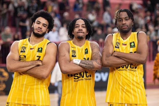 Tigers Tuebingen Paderborn Baskets, Men, 2 Bundesliga, Barmer 2 Basketball Bundesliga, pro A, 9 Spieltag, Spielzeit 2025 2026, 16 11 2025 Silas Oriane Tigers Tuebingen, 07 , Jacobi Wood Tigers Tuebingen, 24 and Aaron Ogunjobi Tigers Tuebingen, 25 after the victory