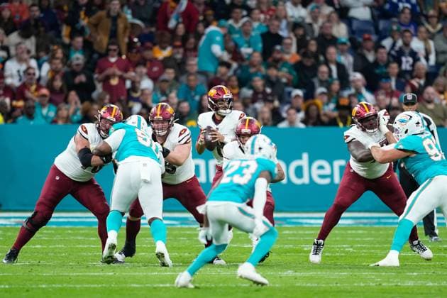 November 16, 2025, Madrid, Madrid, Spain: Marcus Mariota of the Washington Commanders in action during the National Football League NFL, American Football Herren, USA 2025 Madrid Game, match played between Miami Dolphins and Washington Commanders at Bernabeu stadium on November 16, 2025, in Madrid, Spain. Madrid Spain - ZUMAa181 20251116_zaa_a181_062 Copyright: xOscarxJ.xBarrosox