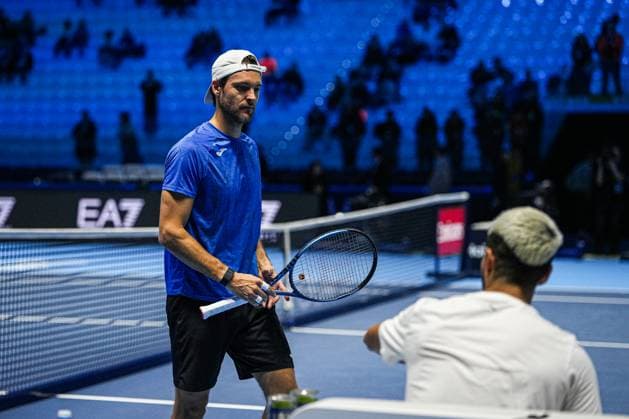 Nitto ATP, Tennis Herren Finals 2025 - Day 8 Carlos Alcaraz of Spain practices with Joao Sousa of Portugal before playing in the Men s Singles Round match against Jannik Sinner of Italy during day eight and the final of the Nitto ATP Finals 2025 at Inalpi Arena in Turin, Italy, on November 16, 2025. Turin Turin Italy  Copyright: xMiguelxReisx originalFilename:reis-notitle251116_npbab.jpg