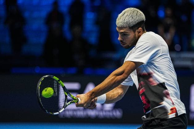 Nitto ATP, Tennis Herren Finals 2025 - Day 8 Carlos Alcaraz of Spain practices with Joao Sousa of Portugal before playing in the Men s Singles Round match against Jannik Sinner of Italy during day eight and the final of the Nitto ATP Finals 2025 at Inalpi Arena in Turin, Italy, on November 16, 2025. Turin Turin Italy  Copyright: xMiguelxReisx originalFilename:reis-notitle251116_npnJP.jpg