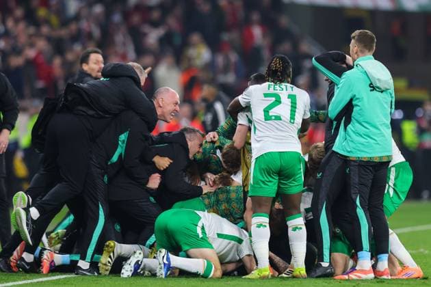 2026 FIFA World Cup, WM, Weltmeisterschaft, Fussball Qualifier Group F, Puskas ArÃ Ireland team celebrate Tory Parrott™s last minute goal to win the match 16 11 2025  Copyright: x INPHO RyanxByrnex RB1_5963