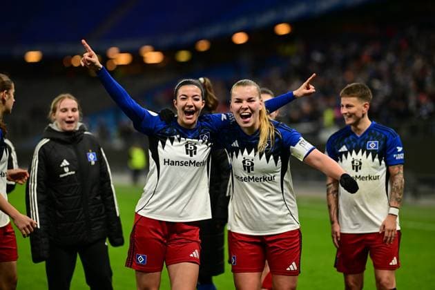 Soccer I Women I 2025 2026 season I DFB Cup I Round of 16 I Hamburger SV Bayer 04 Leverkusen I 16 11 2025 Cheers, excitement, enthusiasm, euphoria, joy, happiness, cheerfulness at Vildan Kardesler 7, Hamburger SV Svea Stoldt 8, Hamburger SV Hamburg Volksparkstadion Hamburg Germany Copyright: xLobeca FelixxSchlikisx