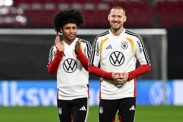 from left in the picture Karim Adeyemi, Waldemar Anton Germany 3 16 11 2025 Soccer World Cup Qualification Training Germany vs Slovakia, Red Bull Arena, Leipzig, Copyright: xpepphotox xHorstxMauelshagenx pep00321, pep_20251116_hm_199302