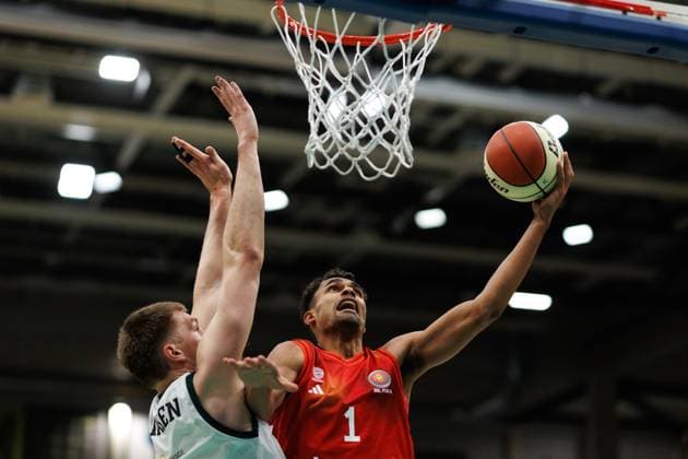 Oscar da Silva FC Bayern Basketball in a duel with Marten Linssen Gladiators Trier , Vet Concept Gladiators Trier vs FC Bayern Basketball, Basketball, BBL Cup, Quarter-finals, 2025 2026 season, 16 11 2025 Vet Concept Gladiators Trier vs FC Bayern Basketball, Basketball, BBL Cup, Quarter-finals, 2025 2026 season, 16 11 2025 Copyright: xEibner-Pressefoto AlexanderxNeisx EP_ANS