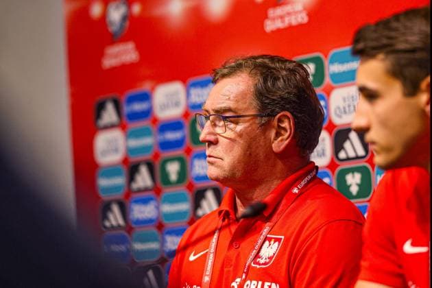 16.11.2025 TA QUALI, MALTA Ta Qali National Stadium PILKA NOZNA (FOOTBALL) REPREZENTACJA POLSKI - KADRA ZGRUPOWANIE REPREZENTACJI POLSKI OFICJALNA KONFERENCJA PRASOWA REPREZENTACJI POLSKI PRZED MECZEM Z MALTA NZ JAN URBAN SELEKCJONER REPREZENTACJI POLSKI FOTO LUKASZ GROCHALA CYFRASPORT NEWSPIX.PL --- newspix.pl EL ELIMINACJE DO MS MISTRZOSTW SWIATA W PILCE NOZNEJ FIFA 2026 PILKA NOZNA FIFA World Cup, WM, Weltmeisterschaft, Fussball 2026 QUALIFICATION BEFORE MATCH MALTA v POLAND 