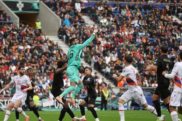 16 November 2025 FIFA World Cup, WM, Weltmeisterschaft, Fussball 2026 European Qualifiers, Round 6 Portugal vs Armenia Estadio de Dragao, Porto, Portugal 16 November 2025 FIFA World Cup 2026 European Qualifiers, Round 6 Portugal vs Armenia Estadio de Dragao, Porto, Portugal. Save from Armenia national team, Nationalteam goalkeeper Henri Avagyan