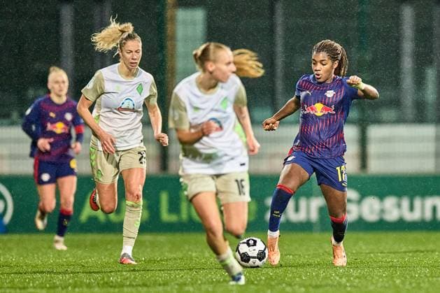 16 11 2025, GER, womens soccer, DFB Cup, round of 16, 2025 2026, RB Leipzig SV Werder Bremen Delice Boboy 17, RB Leipzig , action, ball reception Leipzig training center of the Red Bull Saxony Germany