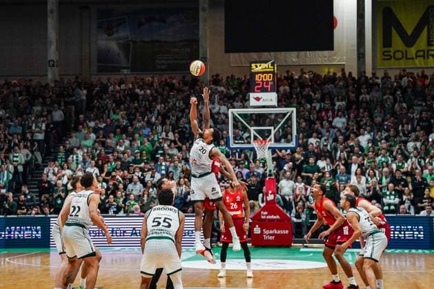 16 11 2025, xdaymx, Basketball DBB Pokal, Gladiators Trier FC Bayern München Tip off Gewinn Urald King Trier DFL DFB REGULATIONS PROHIBIT ANY USE OF PHOTOGRAPHS as IMAGE SEQUENCES and or QUASI VIDEO Trier