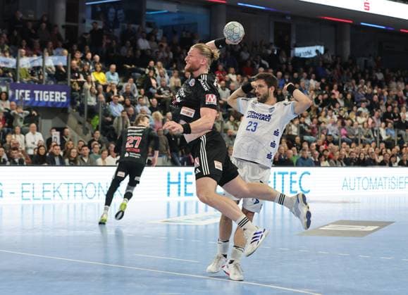 16 11 2025 Handball 1 Bundesliga DAIKIN HBL Season 2025 2026 12 Matchday HC Erlangen Metropolregion Nuremberg HCE TBV Lemgo Lippe DaMa xdaxmax Maciej Gebala 77, HC Erlangen HCE Tim Suton 23, TBV Lemgo