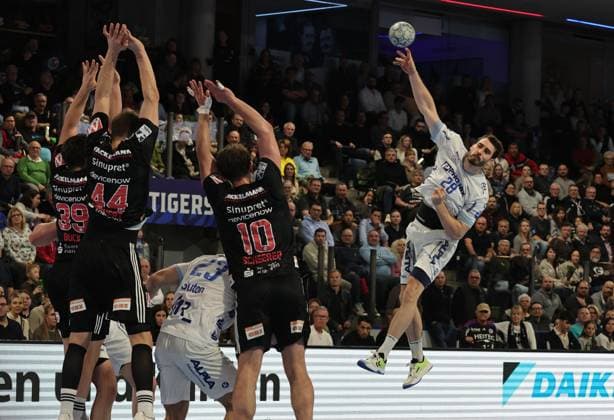 16 11 2025 Handball 1 Bundesliga DAIKIN HBL Season 2025 2026 12 Matchday HC Erlangen Metropolregion Nuremberg HCE TBV Lemgo Lippe DaMa xdaxmax Hendrik Wagner 28, TBV Lemgo
