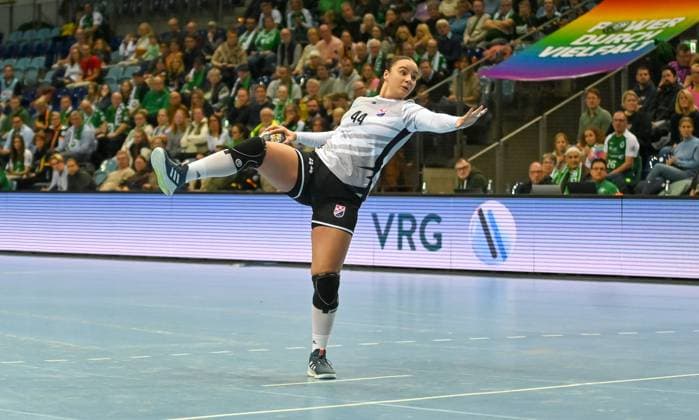 Karla Lovric Dalmatinka Ploce, 44 on seven-meter penalty RK Dalmantinka Ploce vs VfL Oldenburg, EHF European League Qualification, 3rd round, 2025 2026 season, 16 11 2025, RK Dalmantinka Ploce vs VfL Oldenburg, EHF European League Qualification, 3rd round, 2025 2026 season, 16 11 2025 Oldenburg Copyright: xEibner-Pressefoto RobertxGertzenx EP_RGN