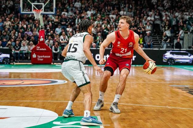 16 11 2025, xdaymx, Basketball DBB Pokal, Gladiators Trier FC Bayern Munich v l Jamal Jordan Roland Trier Justus Hollatz Bayern Trier