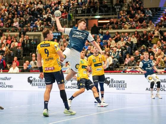 Aron Seesing Bergischer HC, 49 on jump shot Bergischer HC vs Rhein Neckar Loewen, Handball, 1 Bundesliga, Matchday 12, Season 2025 2026, 16 11 2025 Bergischer HC vs Rhein Neckar Loewen, Handball, 1 Bundesliga, Matchday 12, Season 2025 2026, 16 11 2025 Duesseldorf Copyright: xEibner-Pressefoto DamianxKruczynx EP_DKI