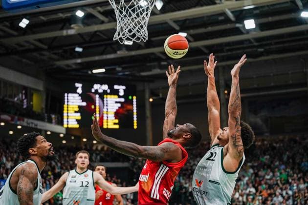 16 11 2025, xdaymx, Basketball DBB Pokal, Gladiators Trier FC Bayern München v l Urald King Trier Isiaha Mike Bayern Nolan Adekunle Trier DFL DFB REGULATIONS PROHIBIT ANY USE OF PHOTOGRAPHS as IMAGE SEQUENCES and or QUASI VIDEO Trier