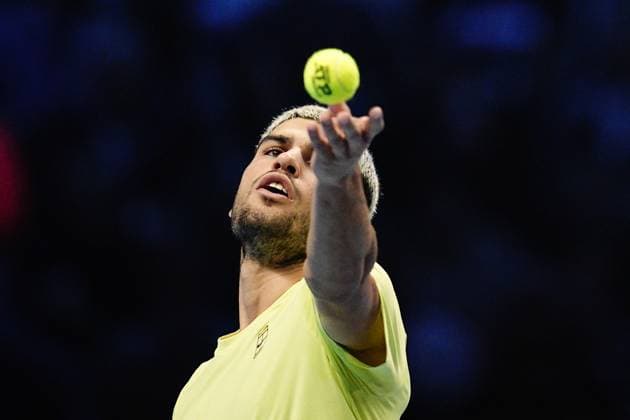 Spain s Carlos Alcaraz reacts during the singles final tennis match of the ATP, Tennis Herren World Tour Finals against Italy s Jannik Sinner at the Inalpi Arena in Turin, Italy - Sunday, Nov. 16, 2025. - Tennis  Copyright: xMarcoxAlpozzi LaPressex