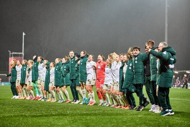16 11 2025, GER, womens soccer, DFB Cup, round of 16, 2025 2026, RB Leipzig SV Werder Bremen team, Werder Bremen, celebrates victory Leipzig training center of the Red Bull Saxony Germany