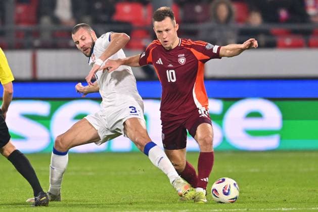 SERBIA vs LATVIA JANIS IKAUNIEKS vs STRAHINJA PAVLOVIC football Serbia vs Latvia FIFA World Cup, WM, Weltmeisterschaft, Fussball qualification match at Dubocica stadiuim , Leskovac 16.11.2025 Foto: FOOTBALL, SERBIA, LATVIA, FIFA WORLD CUP QUALIFICATIONS MATCH Leskovac Dubocica stadium Serbia Copyright: xMarkoxMetlas xMNxPressx