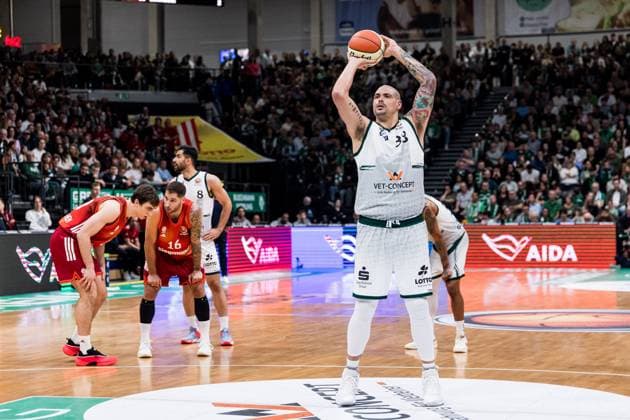 BBL Cup Vet Concept Gladiators Trier FC Bayern Munich 16 11 2025 Maik Zirbes Vet Concept Gladiators Trier, 33 at the free throw line BBL Cup Vet Concept Gladiators Trier FC Bayern Munich Trier, SWT Arena, 16 11 2025 Copyright: xBEAUTIFULxSPORTS Wunderlx