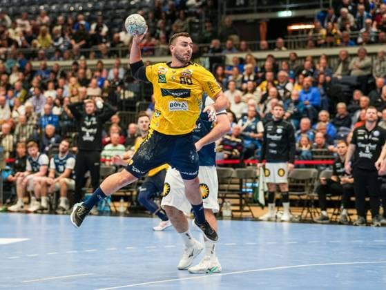 Jannik Kohlbacher Rhein Neckar Loewen, 80 on a jump shot on goal Bergischer HC vs Rhein Neckar Loewen, Handball, 1 Bundesliga, Matchday 12, Season 2025 2026, 16 11 2025 Bergischer HC vs Rhein Neckar Loewen, Handball, 1 Bundesliga, Matchday 12, Season 2025 2026, 16 11 2025 Duesseldorf Copyright: xEibner-Pressefoto DamianxKruczynx EP_DKI