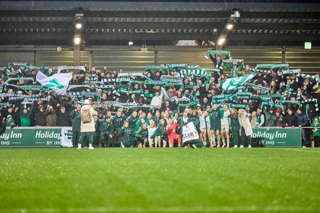 16.11.2025, GER, Frauenfußball, DFB Pokal, Achtelfinale, 2025 2026, RB Leipzig - SV Werder Bremen Mannschaft, Werder Bremen, Jubel mit Fans Leipzig Trainingszentrum der Roten Bulle Sachsen Deutschland
