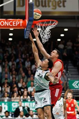 Nolan Adekunle Gladiators Trier in a duel with Johannes Voigtmann FC Bayern Basketball , Vet Concept Gladiators Trier vs FC Bayern Basketball, Basketball, BBL Cup, Quarter-finals, 2025 2026 season, 16 11 2025 Vet Concept Gladiators Trier vs FC Bayern Basketball, Basketball, BBL Cup, Quarter-finals, 2025 2026 season, 16 11 2025 Copyright: xEibner-Pressefoto AlexanderxNeisx EP_ANS