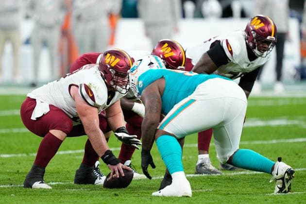 November 16, 2025, Madrid, Madrid, Spain: Tyler Biadasz of the Washington Commanders in action during the National Football League NFL, American Football Herren, USA 2025 Madrid Game, match played between Miami Dolphins and Washington Commanders at Bernabeu stadium on November 16, 2025, in Madrid, Spain. Madrid Spain - ZUMAa181 20251116_zaa_a181_076 Copyright: xOscarxJ.xBarrosox