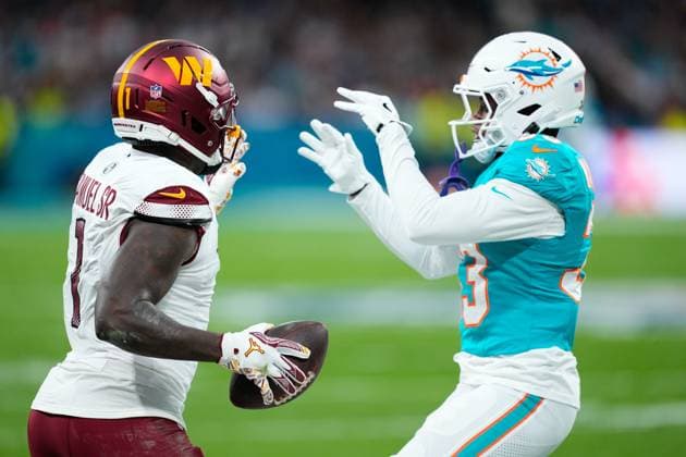 November 16, 2025, Madrid, Madrid, Spain: Deebo Samuel of the Washington Commanders reacts during the National Football League NFL, American Football Herren, USA 2025 Madrid Game, match played between Miami Dolphins and Washington Commanders at Bernabeu stadium on November 16, 2025, in Madrid, Spain. Madrid Spain - ZUMAa181 20251116_zaa_a181_077 Copyright: xOscarxJ.xBarrosox