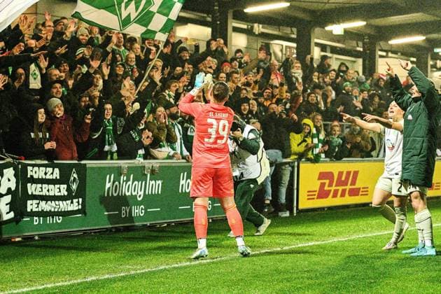 Soccer I Women I Season 2025 2026 I DFB Cup I RB Leipzig SV Werder Bremen I 16 11 2025 Cup heroine Mariella El Sherif 39, SV Werder Bremen cheers with the fans Leipzig RB Training Center, Cottaweg 7 Saxony Germany Copyright: xLobeca InesxHähnelx