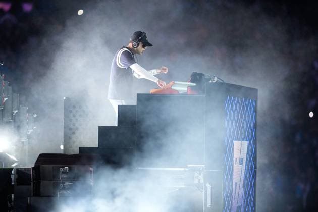 November 16, 2025, Madrid, Madrid, Spain: Bizarrap performs during the National Football League NFL, American Football Herren, USA 2025 Madrid Game, match played between Miami Dolphins and Washington Commanders at Bernabeu stadium on November 16, 2025, in Madrid, Spain. Madrid Spain - ZUMAa181 20251116_zaa_a181_088 Copyright: xOscarxJ.xBarrosox