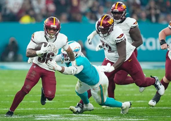 November 16, 2025, Madrid, Madrid, Spain: Chris Rodriguez Jr. of the Washington Commanders runs with the ball during the National Football League NFL, American Football Herren, USA 2025 Madrid Game, match played between Miami Dolphins and Washington Commanders at Bernabeu stadium on November 16, 2025, in Madrid, Spain. Madrid Spain - ZUMAa181 20251116_zaa_a181_092 Copyright: xOscarxJ.xBarrosox
