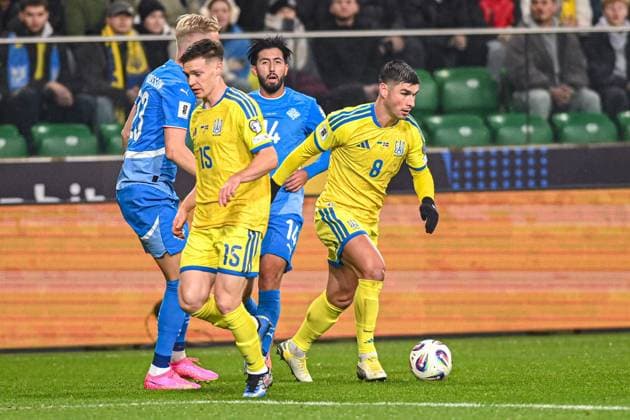 Warszawa 16.11.2025. Pilka nozna Eliminacje Mistrzostw Swiata 2026 kolejka 10 mecz : Ukraina -Islandia --- Football 2026 FIFA World Cup, WM, Weltmeisterschaft, Fussball qualifiers round 10 match : Ukraine - Iceland nz Viktor Tsygankov Ruslan Malinovskyi Fot. Kai Taller Arena Akcji NEWSPIX.PL --- newspix.pl 