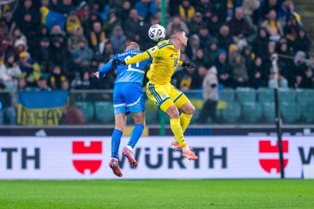 2025.11.16 Warszawa pilka nozna Kwalifikacje Mistrzostw Swiata 2026 Ukraina - Islandia N z Jon Dagur Thorsteinsson Vitaliy Mykolenko Foto Gleb Soboliev PressFocus 2025.11.16 Warszawa Football - FIFA World Cup, WM, Weltmeisterschaft, Fussball 2026 Qualifying round Ukraine - Island Jon Dagur Thorsteinsson Vitaliy Mykolenko Credit: Gleb Soboliev PressFocus NEWSPIX.PL --- newspix.pl 